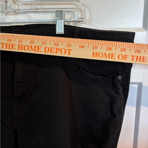 Lane Bryant Black Capri Pants Women’s Size 22 Stretch Cotton Blend - Picture 3 of 5